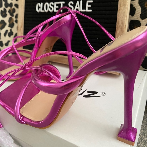 NWT Fuschia Tie Up Heels - Picture 2 of 2